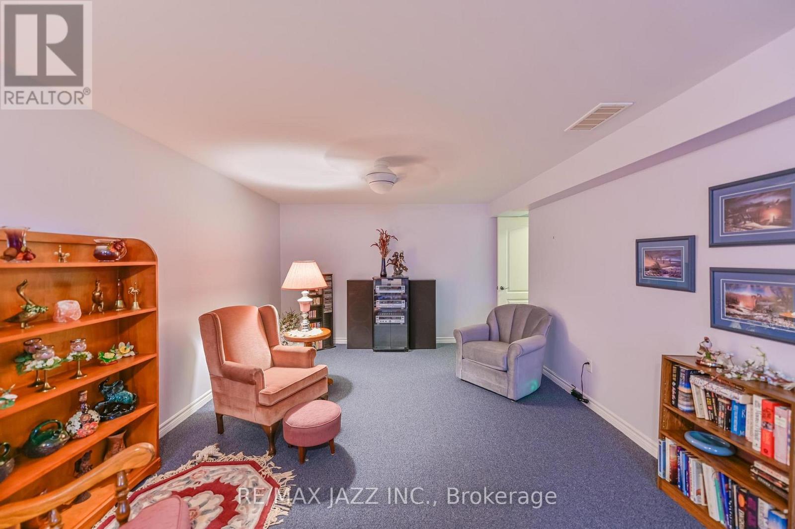 33 ASHWOOD CRESCENT - 34