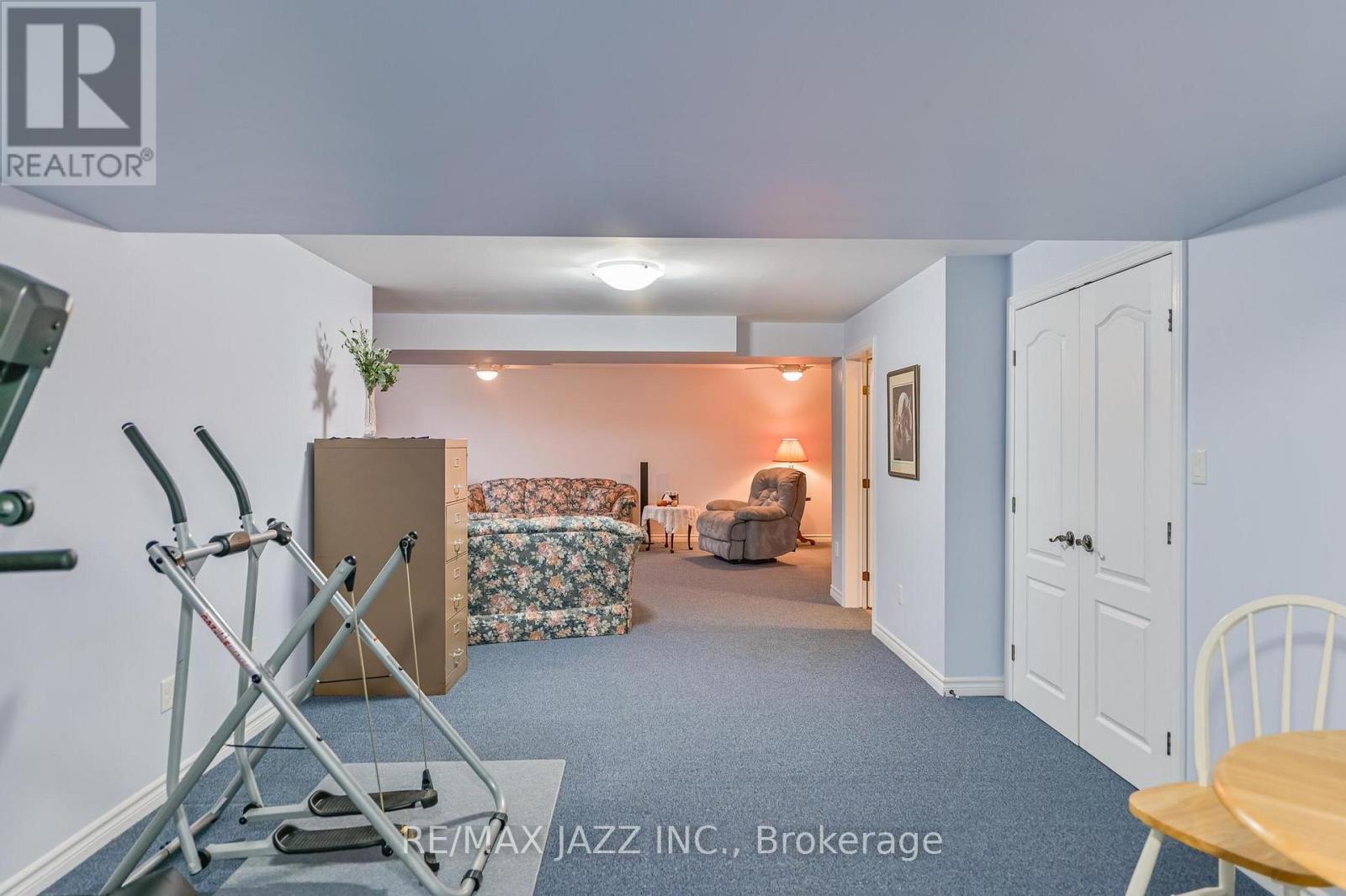 33 ASHWOOD CRESCENT - 40