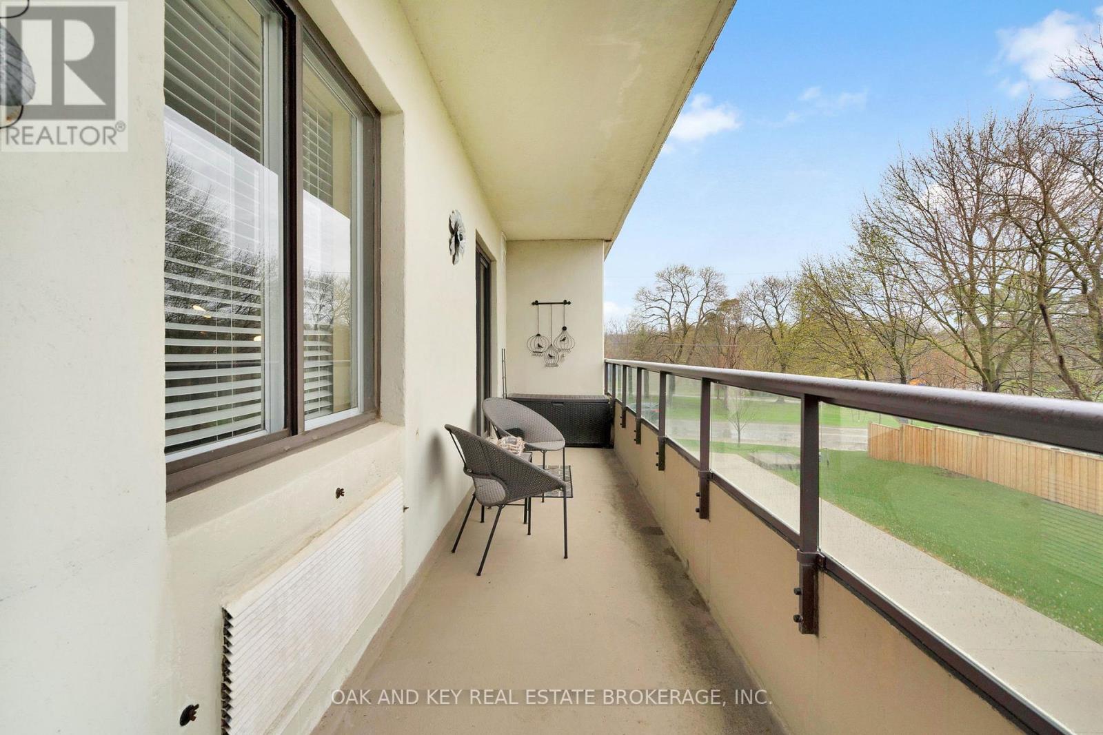 204 - 1180 COMMISSIONERS ROAD — photo 42