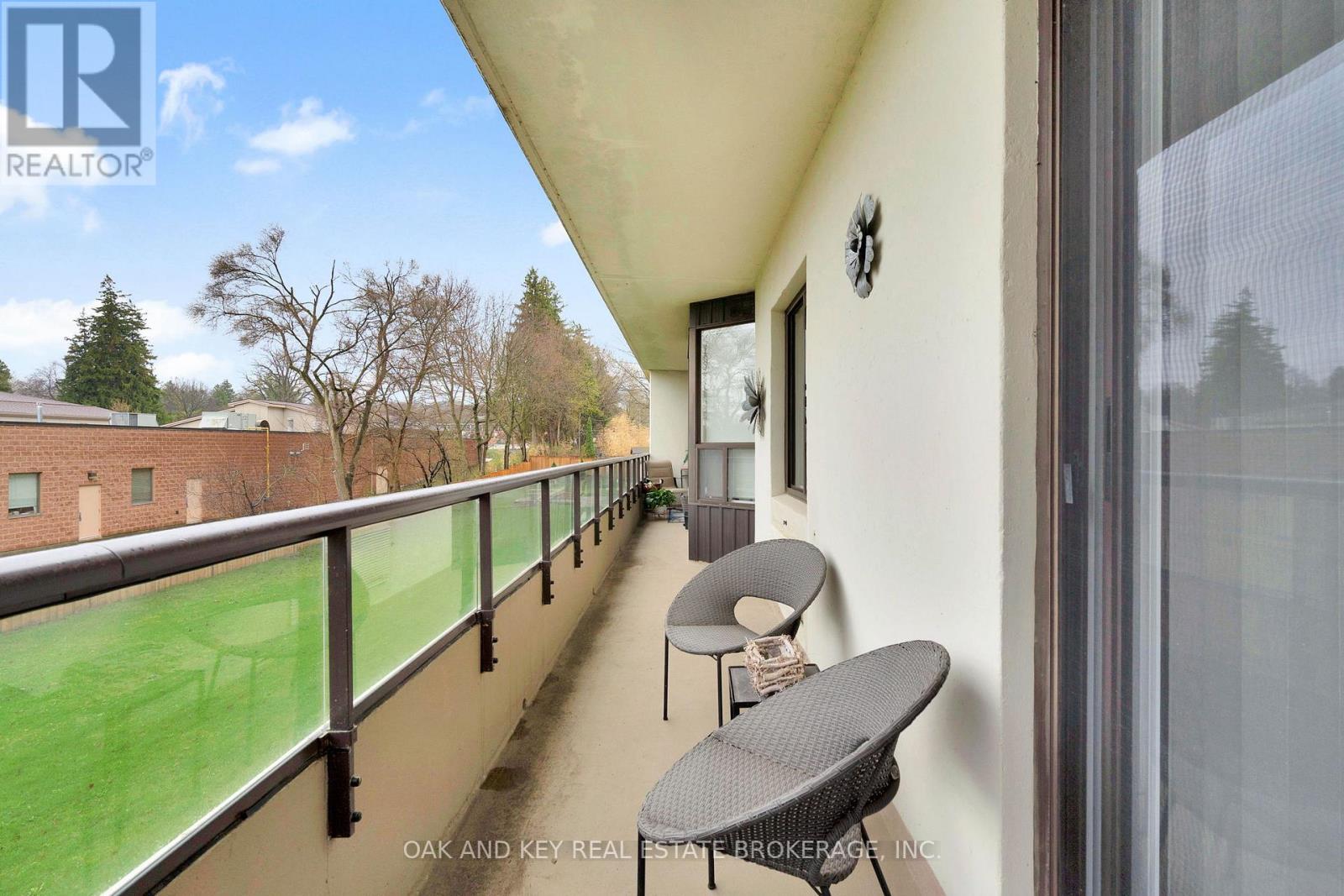 204 - 1180 COMMISSIONERS ROAD — photo 43