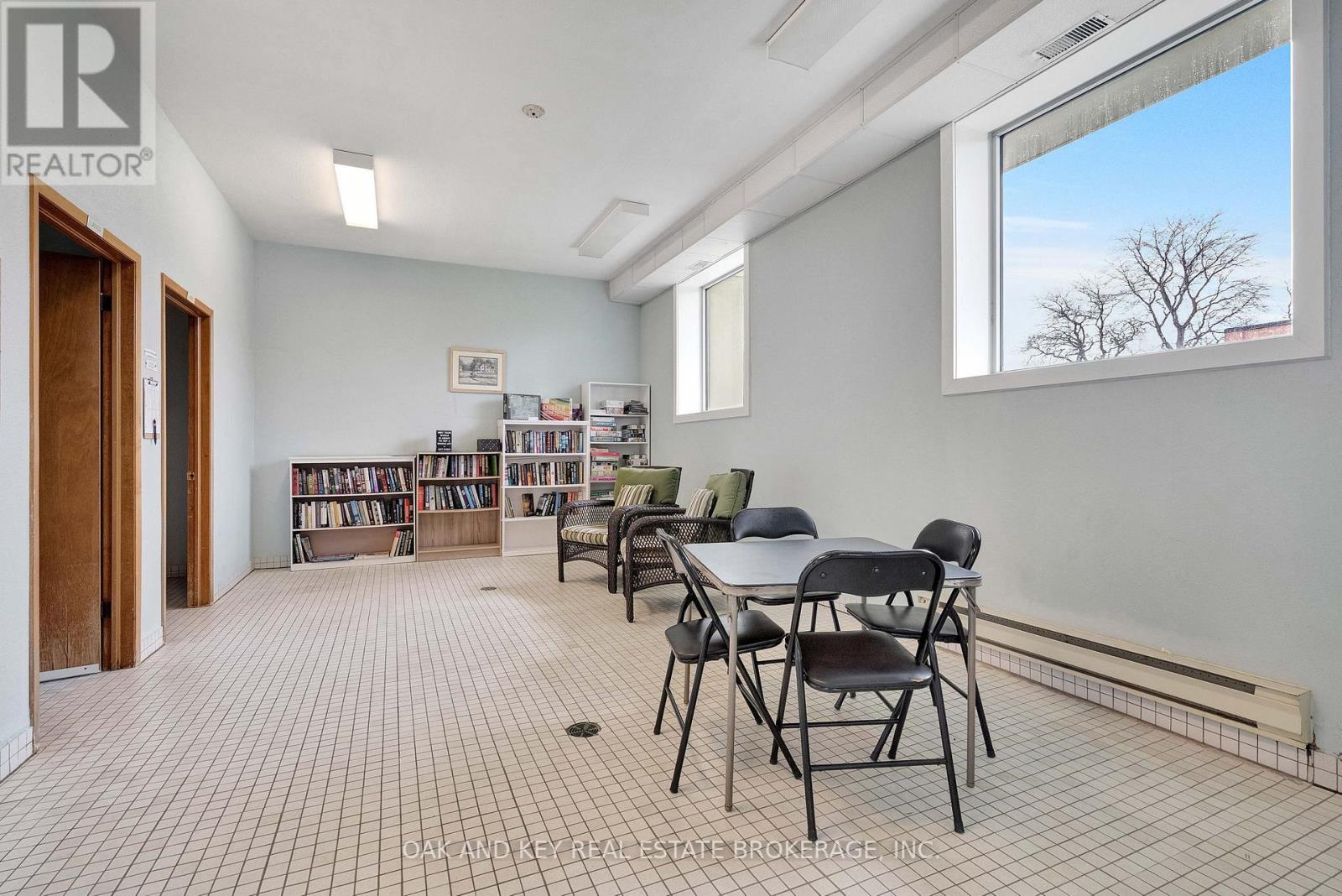 204 - 1180 COMMISSIONERS ROAD — photo 47