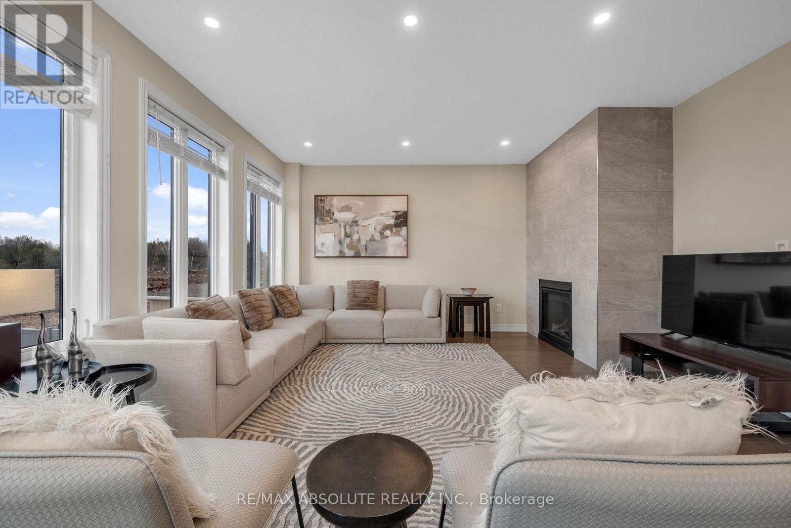 706 PARADE DRIVE - 10