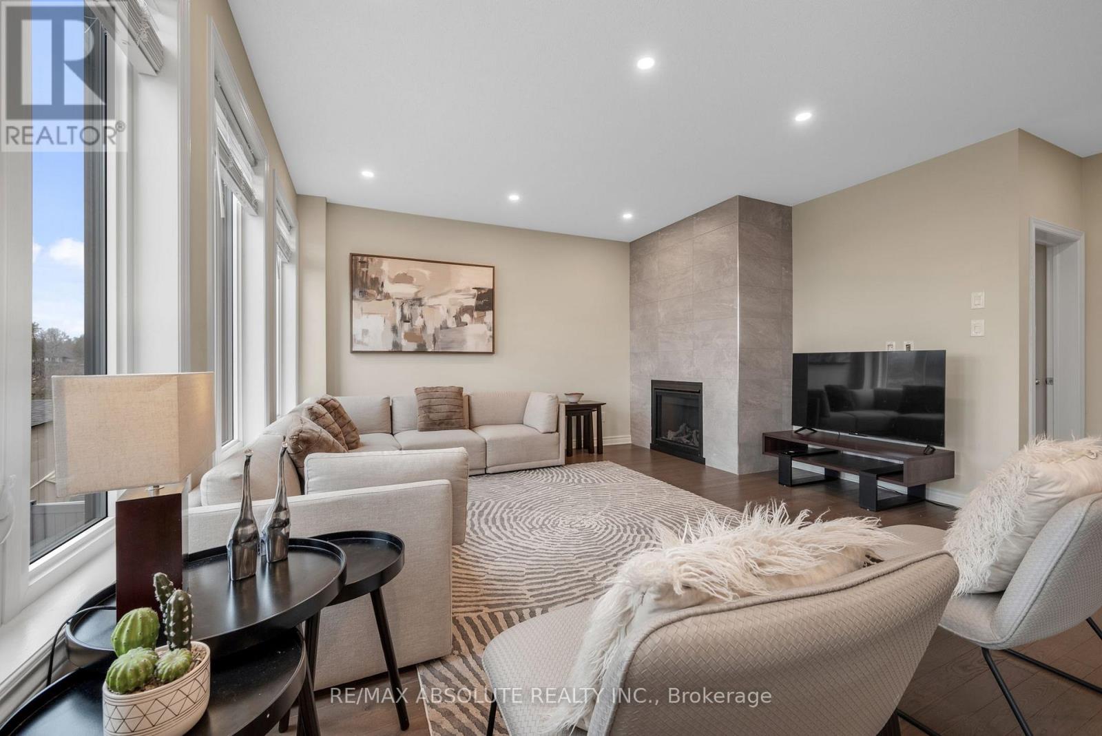 706 PARADE DRIVE - 11