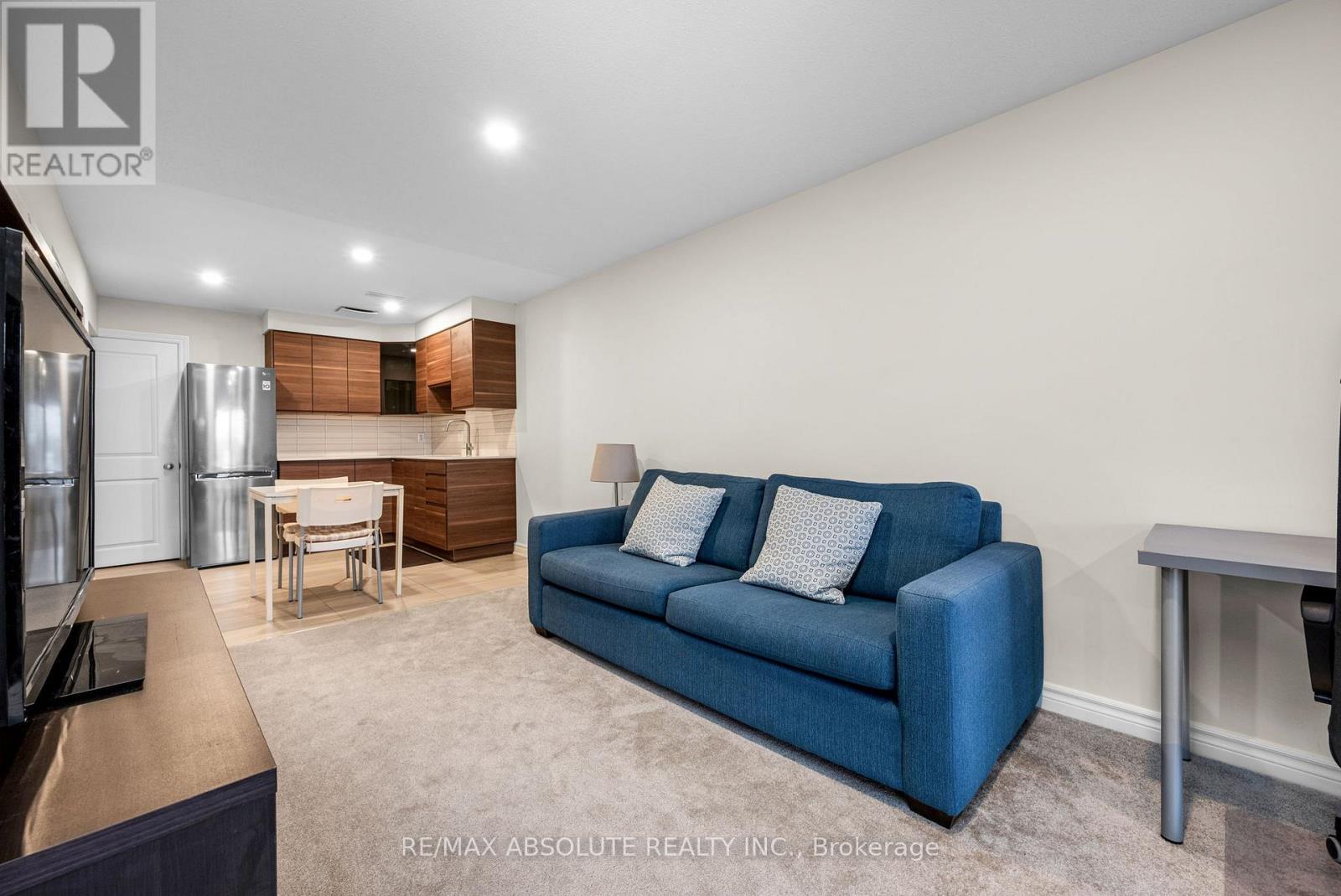 706 PARADE DRIVE - 37