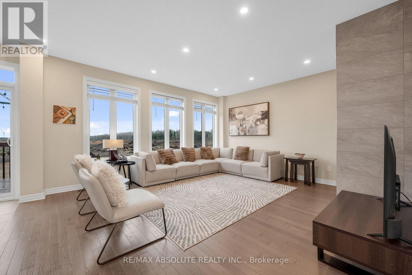 706 PARADE DRIVE - 9