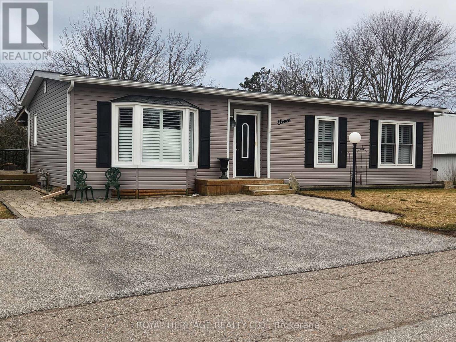 11 HERITAGE LANE - 1