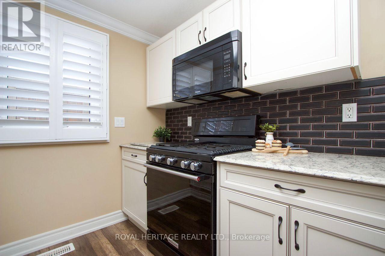 11 HERITAGE LANE - 15