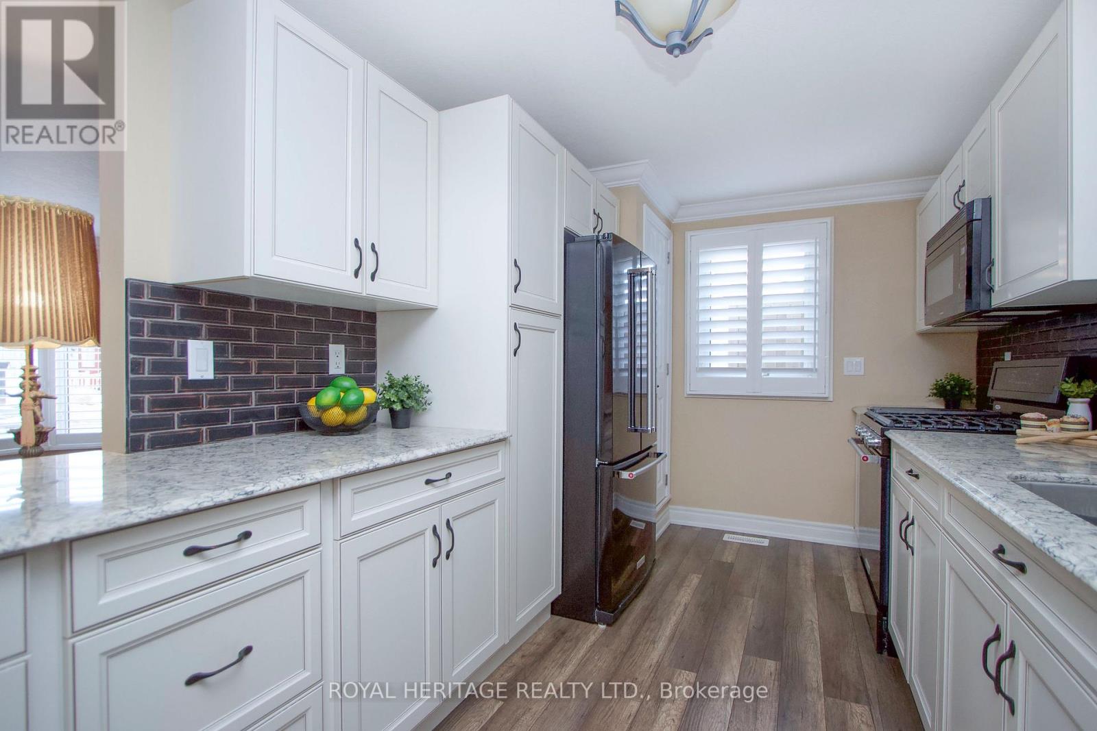 11 HERITAGE LANE - 16