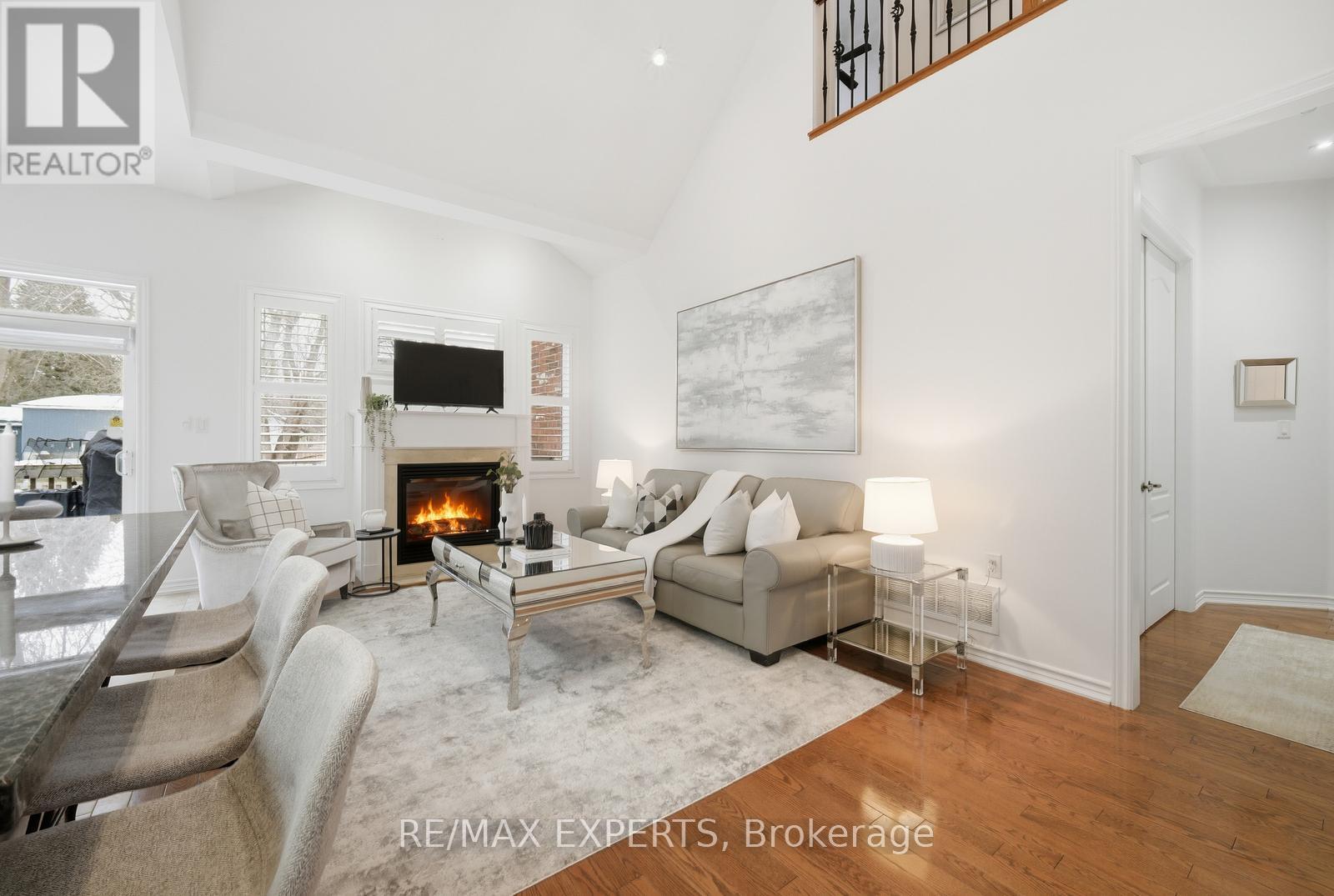 11 COLLIER CRESCENT - 11