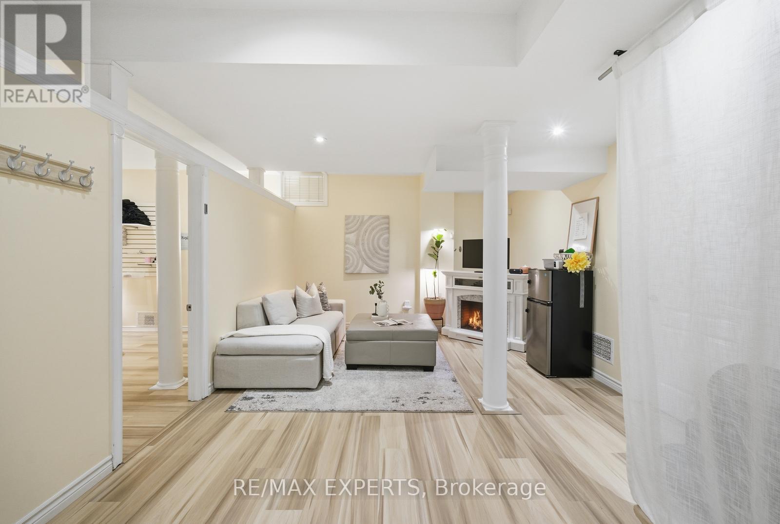 11 COLLIER CRESCENT - 39
