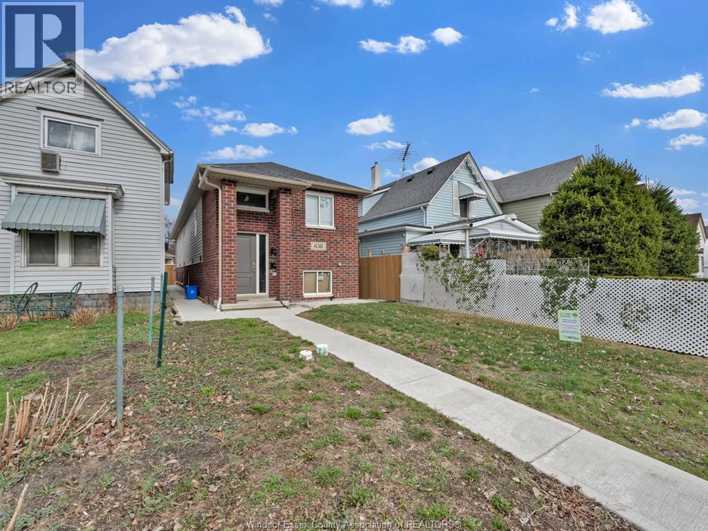 658 CARON, Windsor, Ontario, N9A5B6 — Photo 4