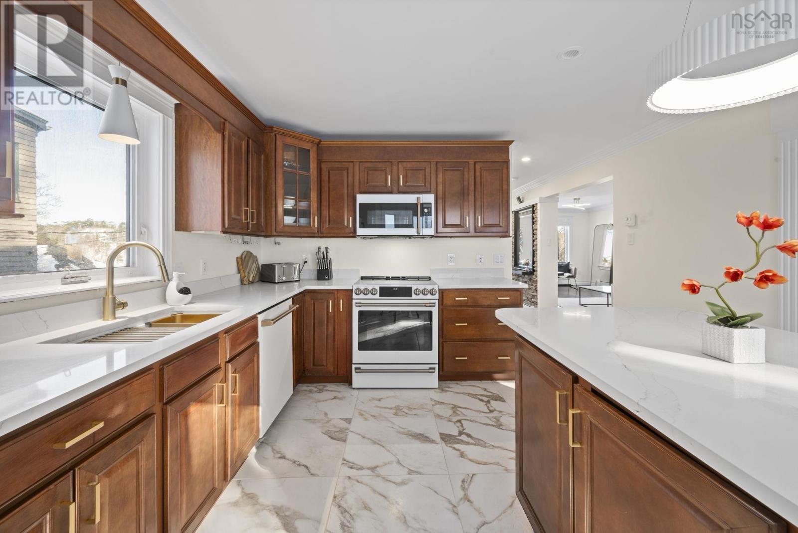 Property 23 of 50 of 8 & 10 Sailboat Lane