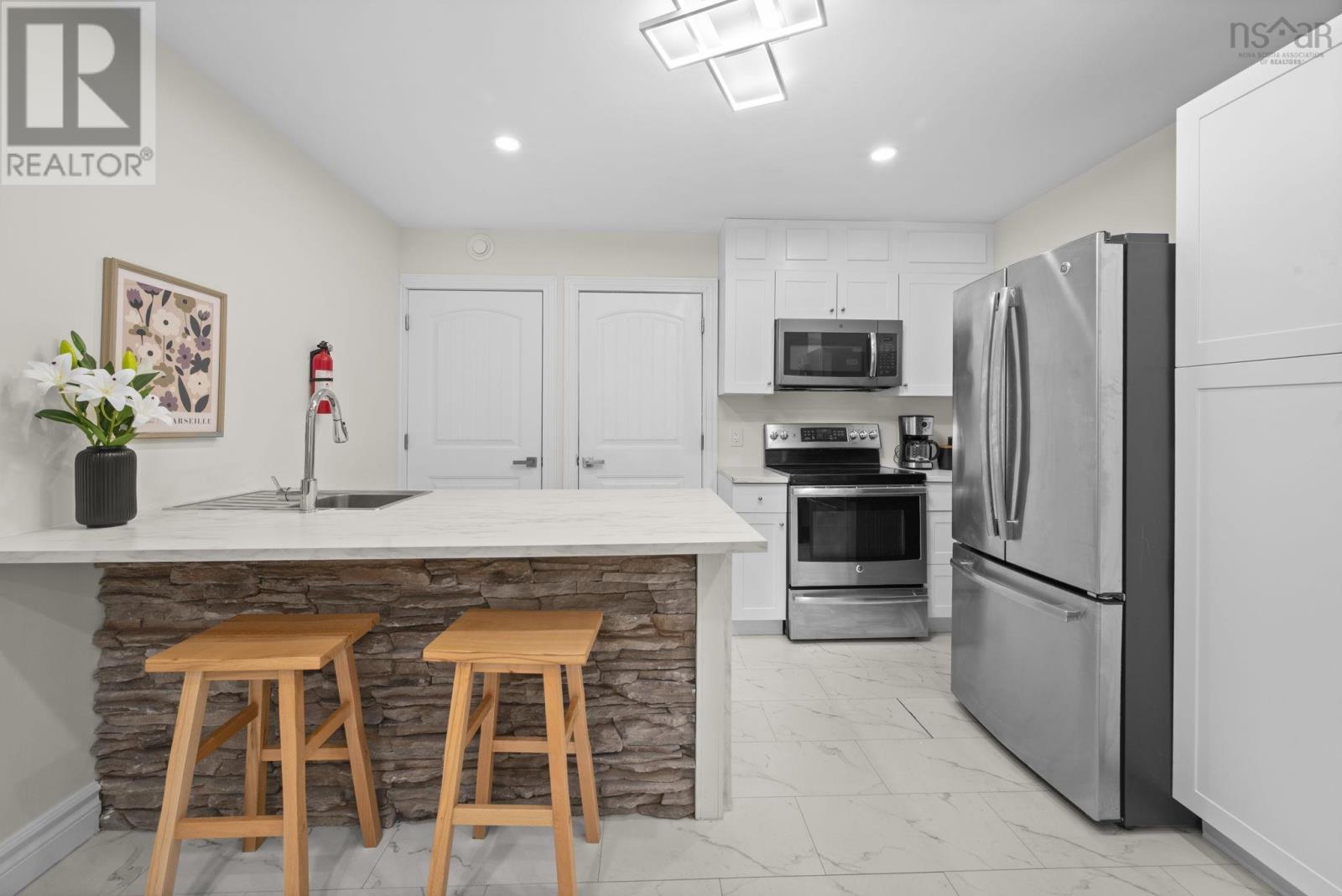 Property 41 of 50 of 8 & 10 Sailboat Lane