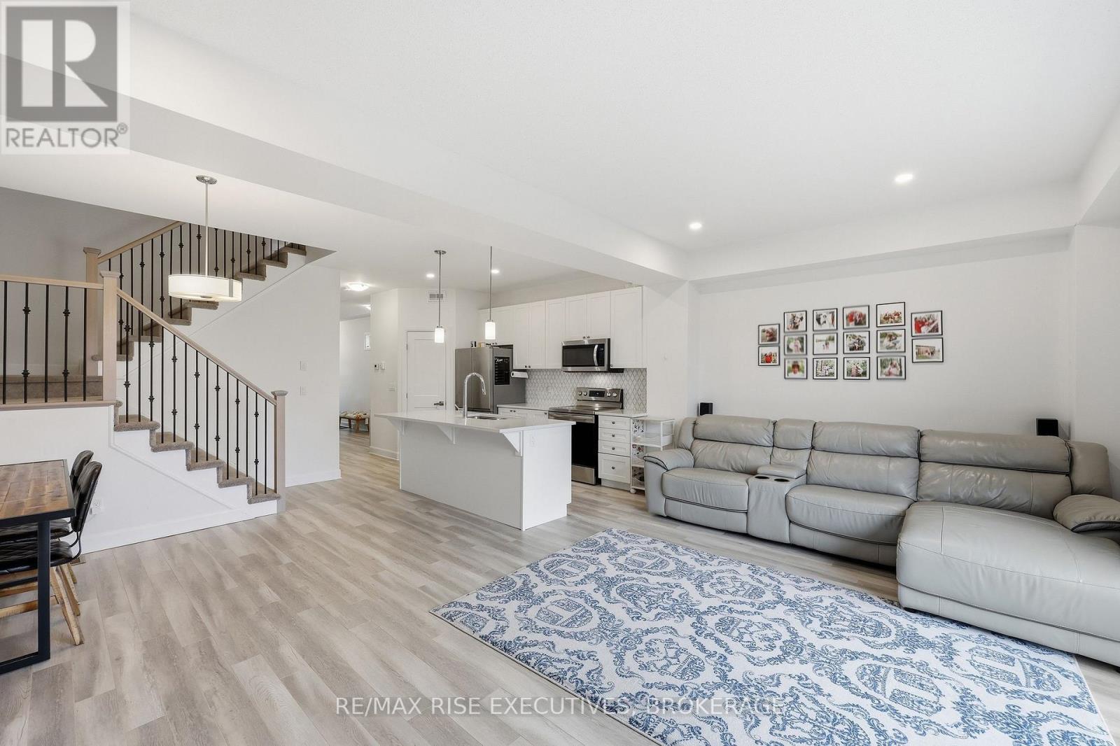 1538 DAVENPORT CRESCENT — photo 11