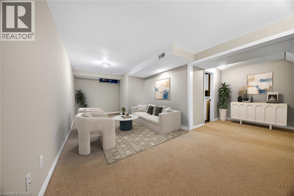 25 WALKER Court - 17