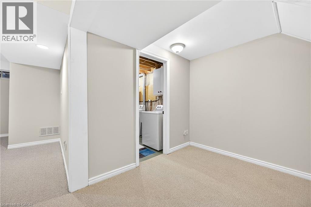 25 WALKER Court - 19