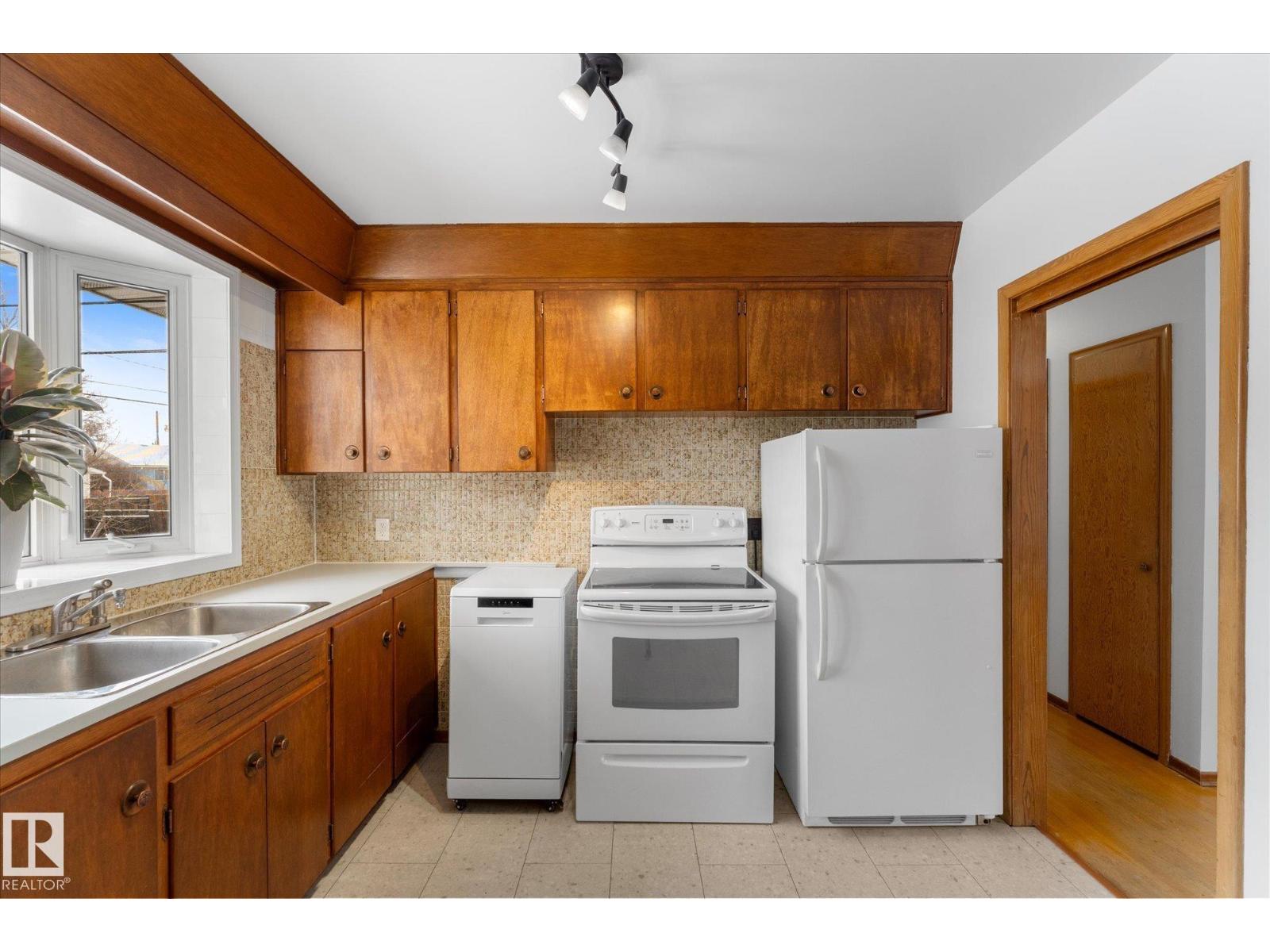 16145 109A AV NW, Edmonton