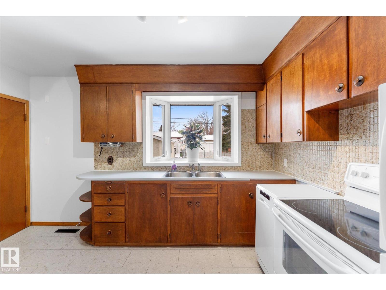 16145 109A AV NW, Edmonton