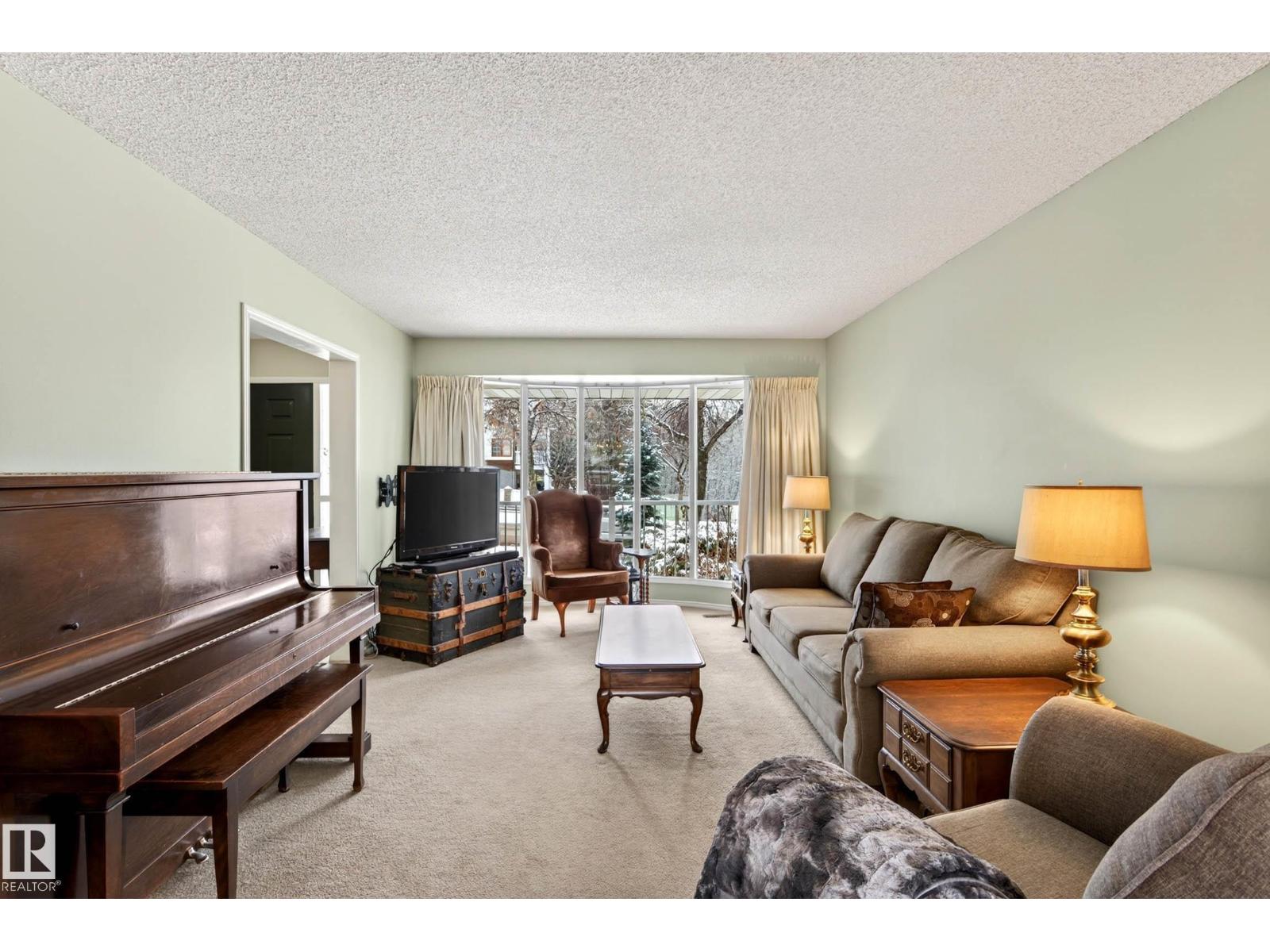 84 WOODLANDS RD, St. Albert