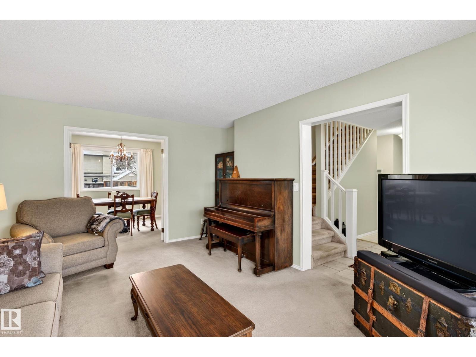 84 WOODLANDS RD, St. Albert