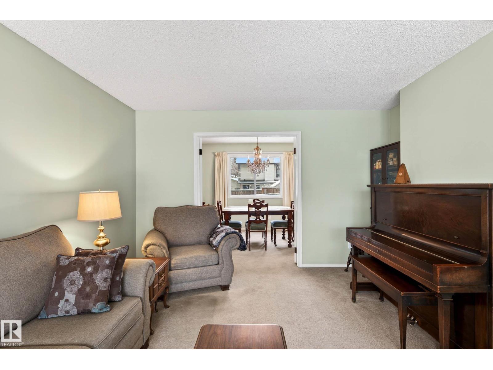 84 WOODLANDS RD, St. Albert