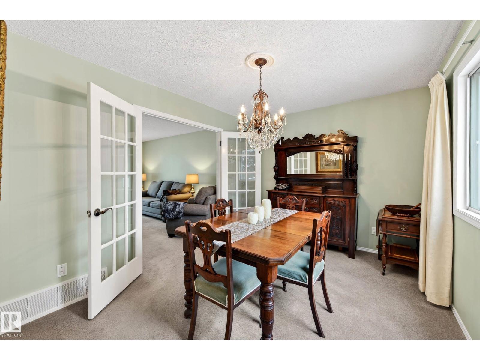 84 WOODLANDS RD, St. Albert