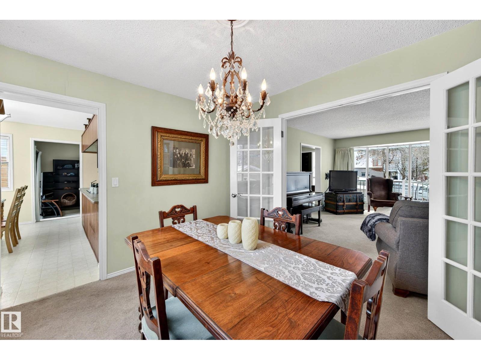 84 WOODLANDS RD, St. Albert