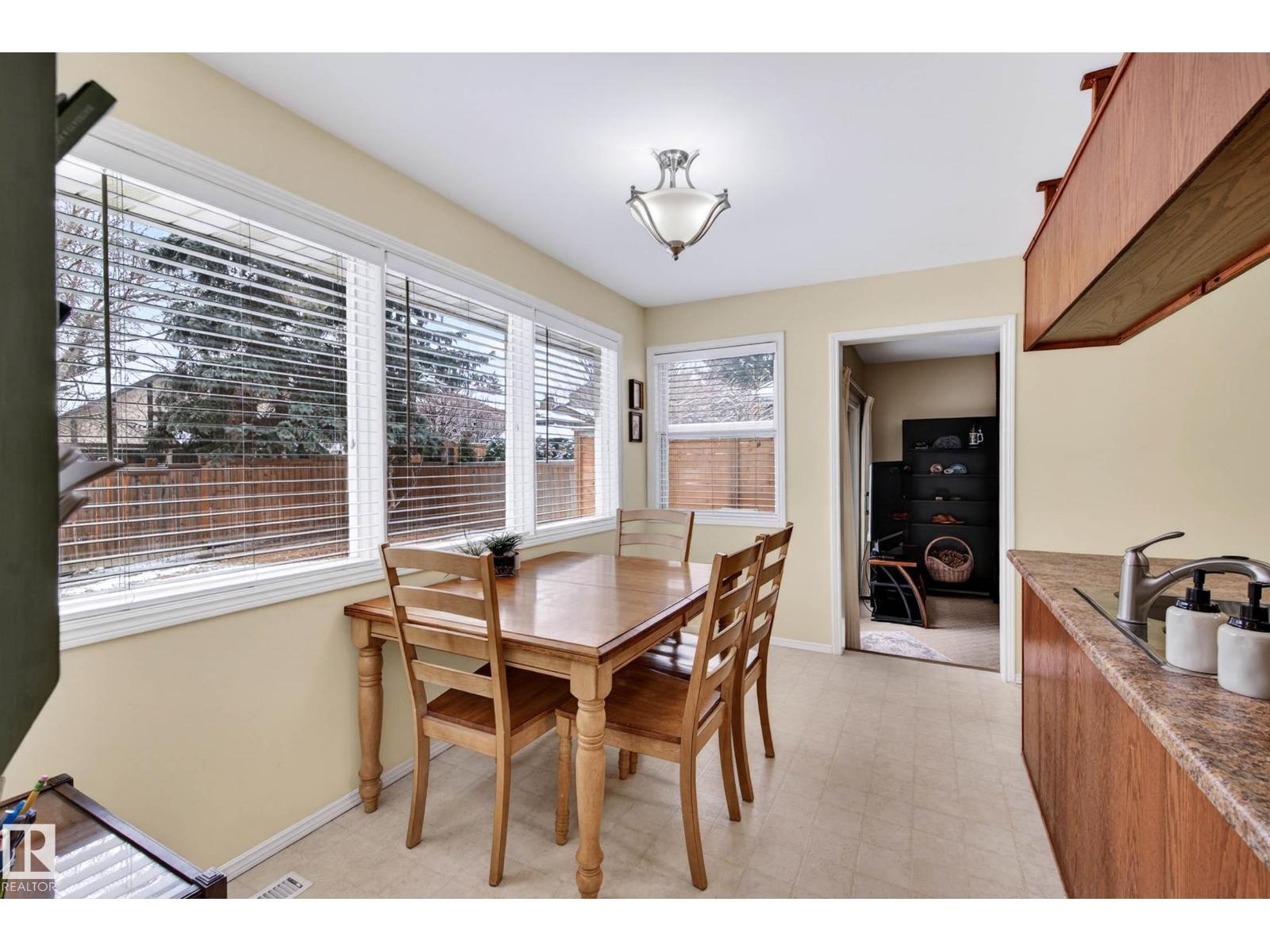 84 WOODLANDS RD, St. Albert