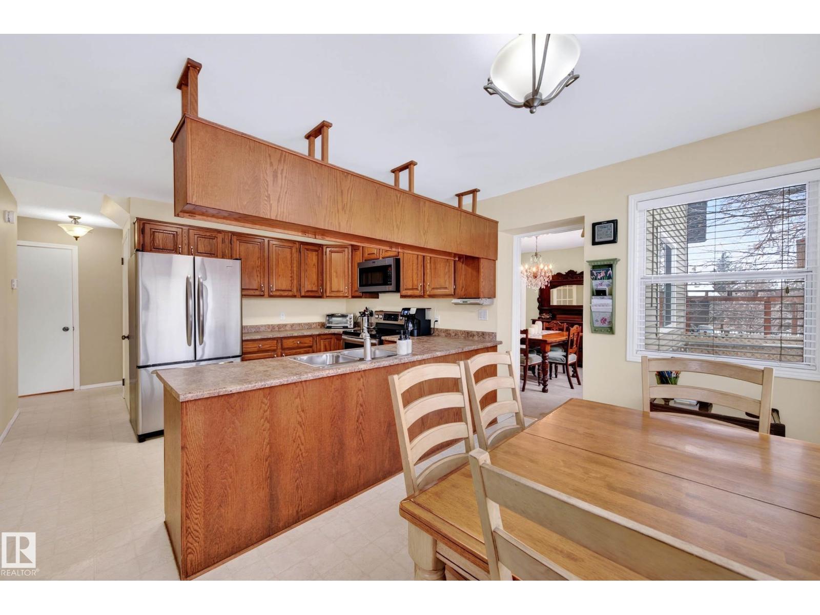 84 WOODLANDS RD, St. Albert