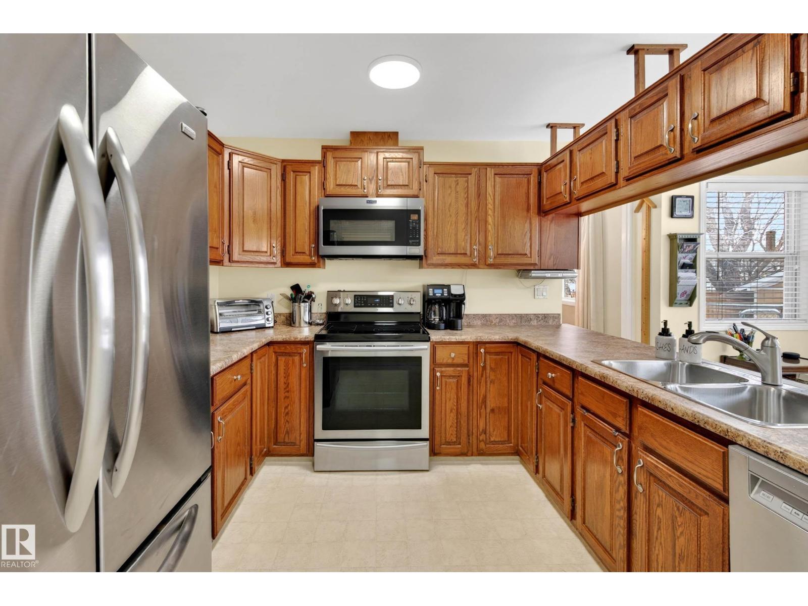 84 WOODLANDS RD, St. Albert