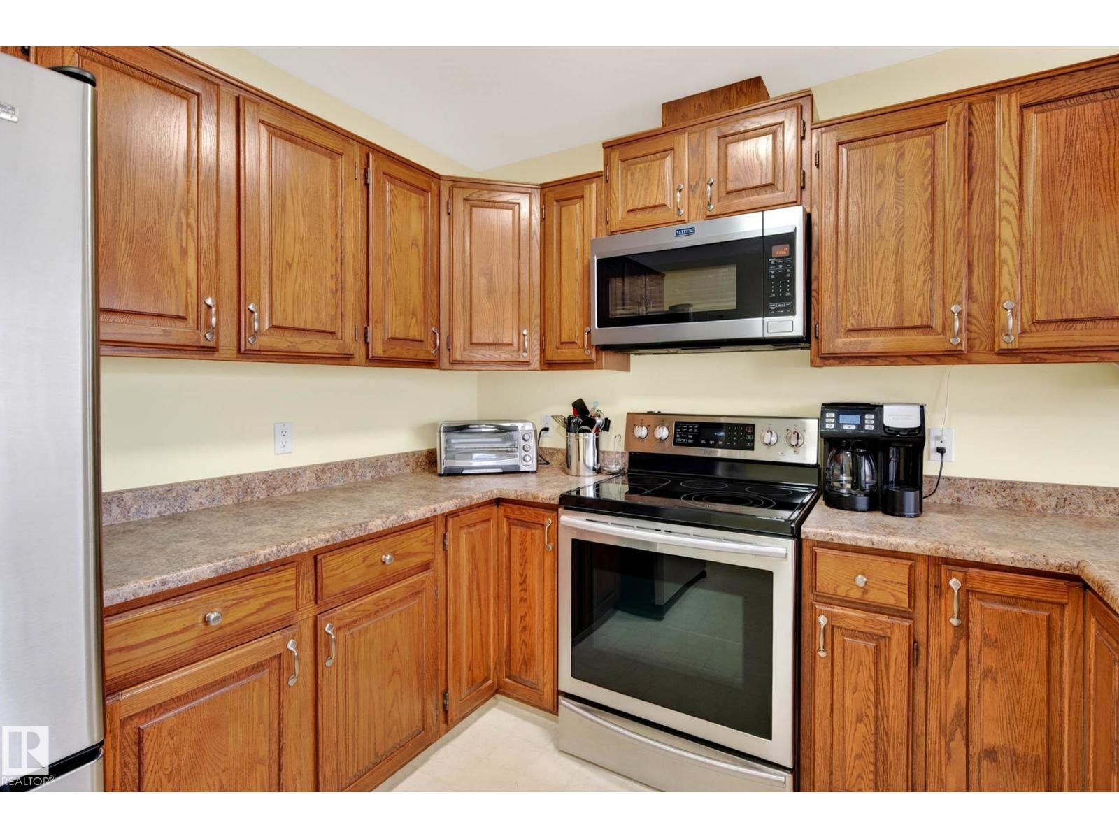 84 WOODLANDS RD, St. Albert