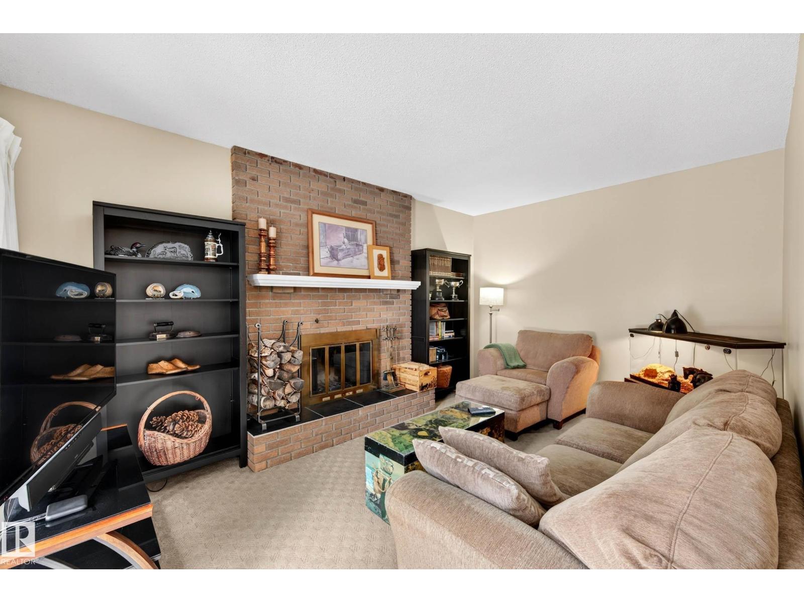 84 WOODLANDS RD, St. Albert