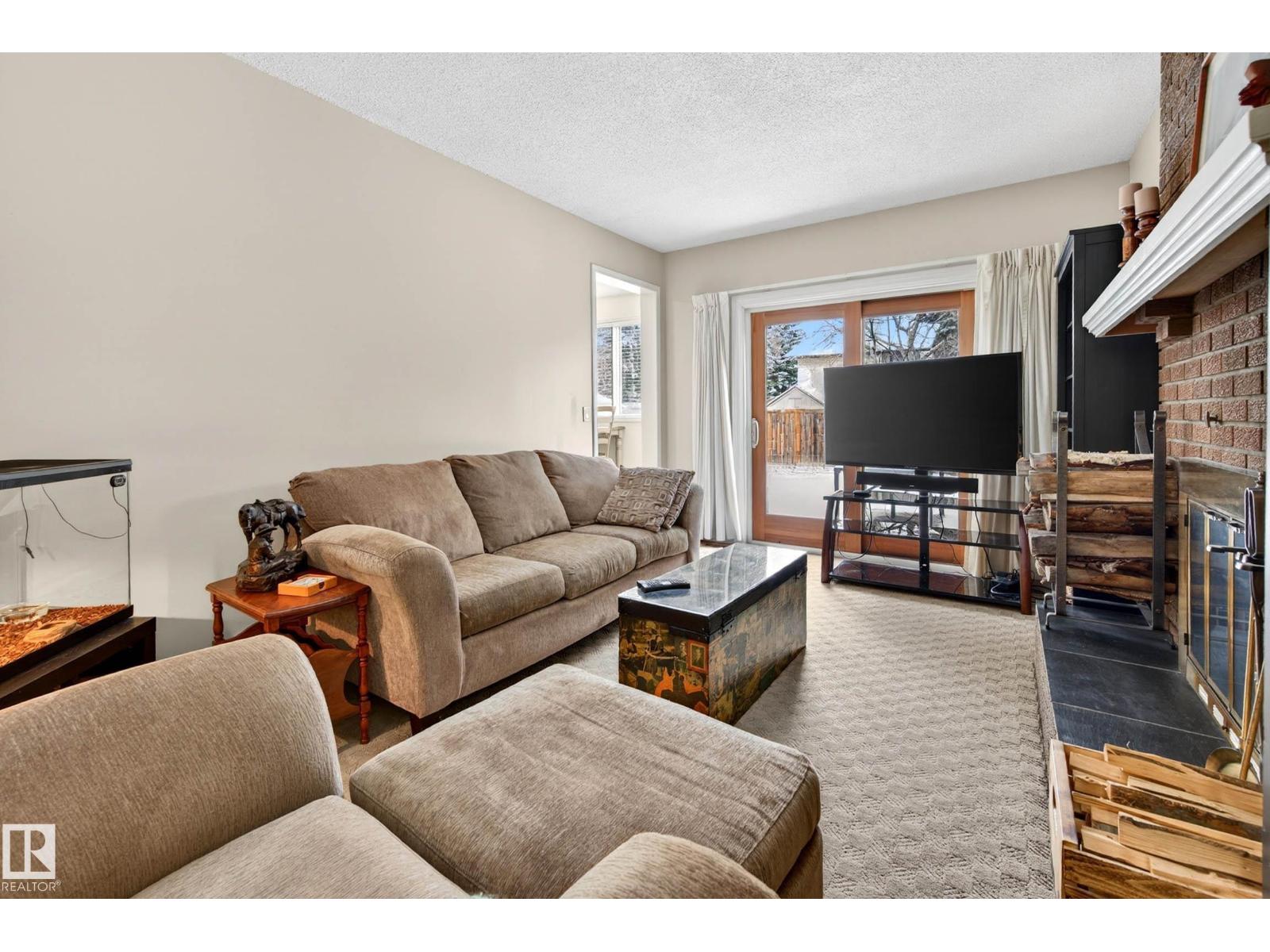 84 WOODLANDS RD, St. Albert