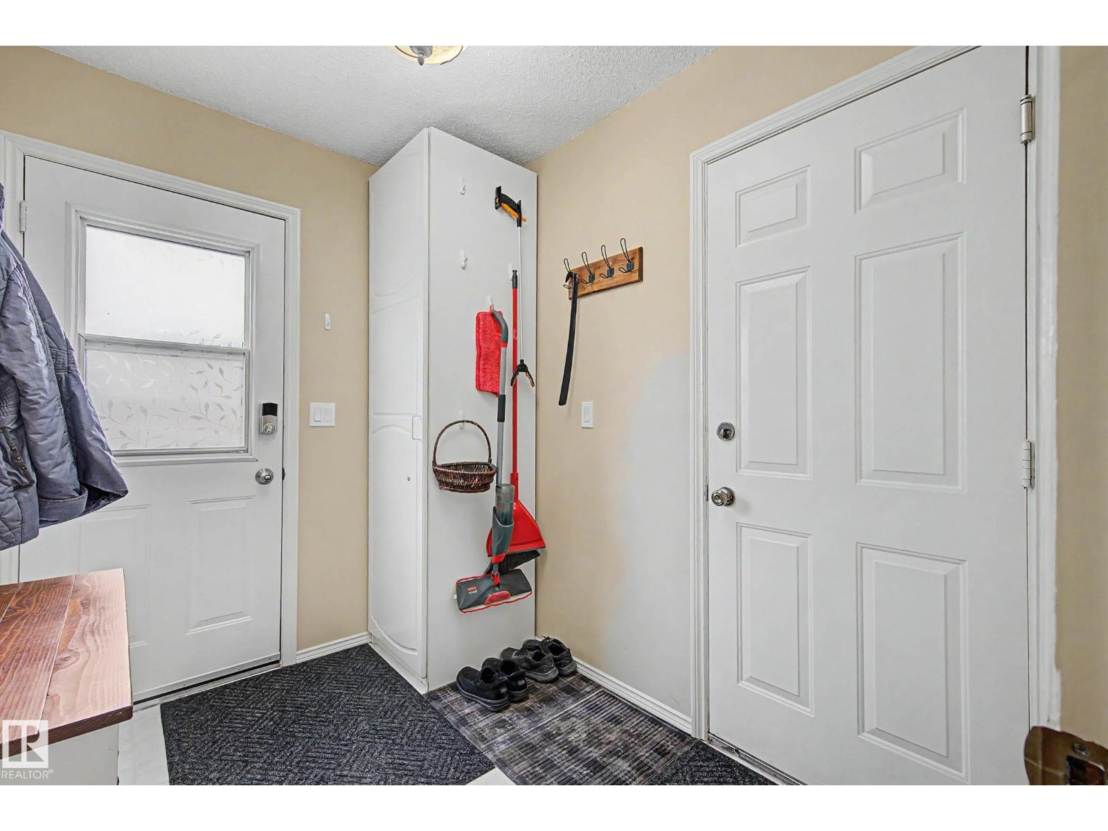 84 WOODLANDS RD, St. Albert