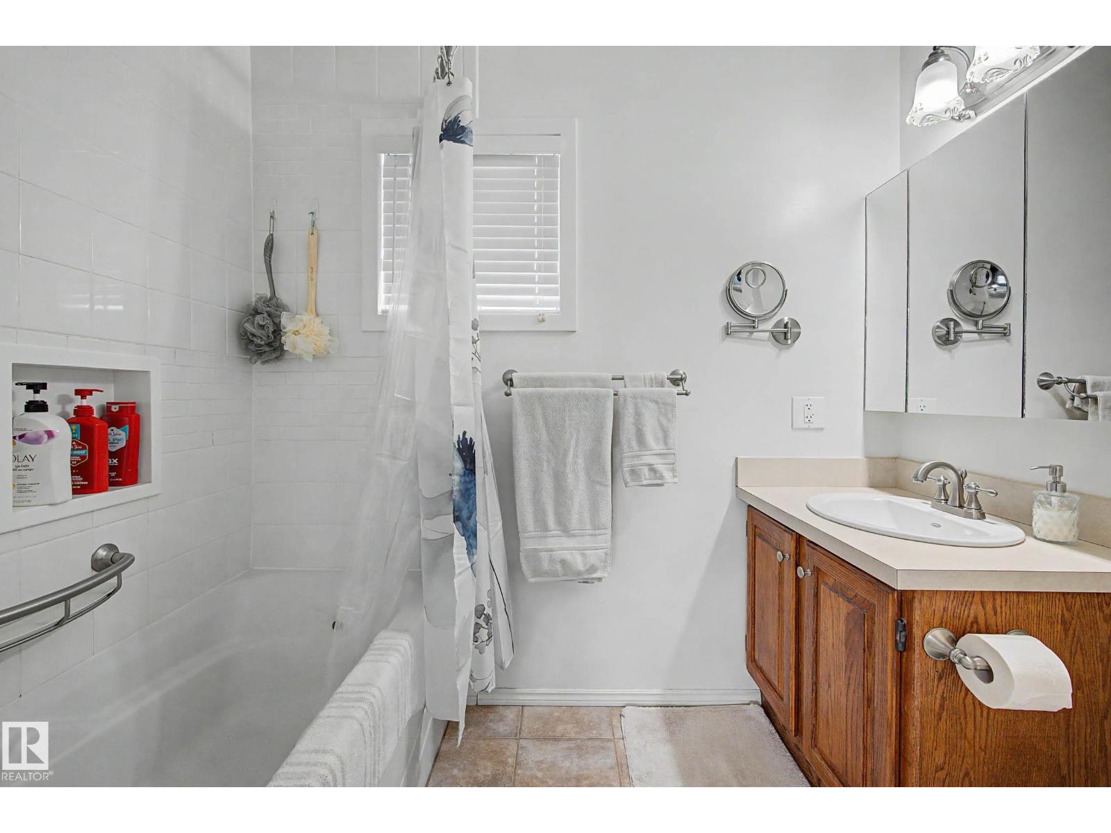 84 WOODLANDS RD, St. Albert