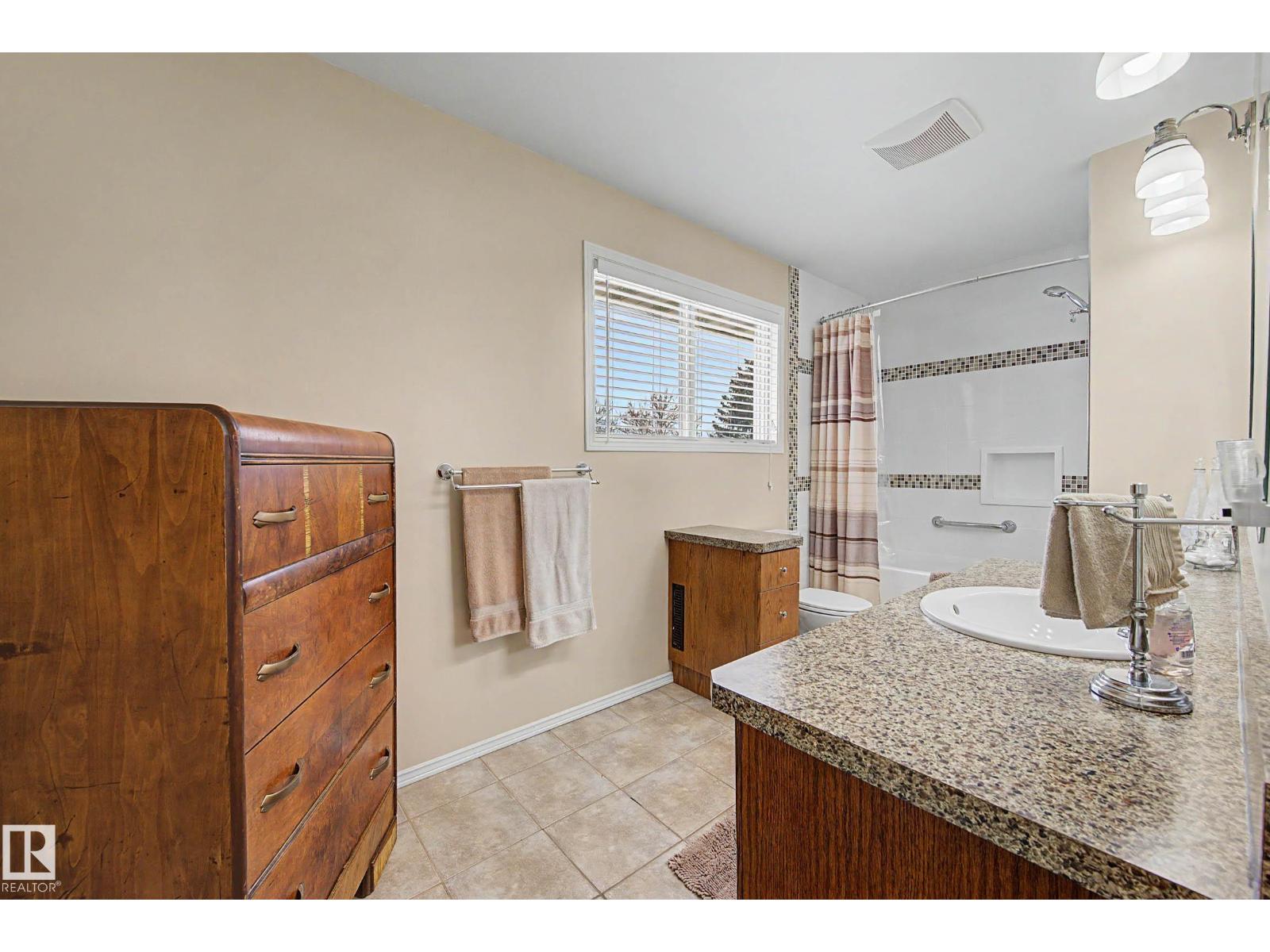 84 WOODLANDS RD, St. Albert