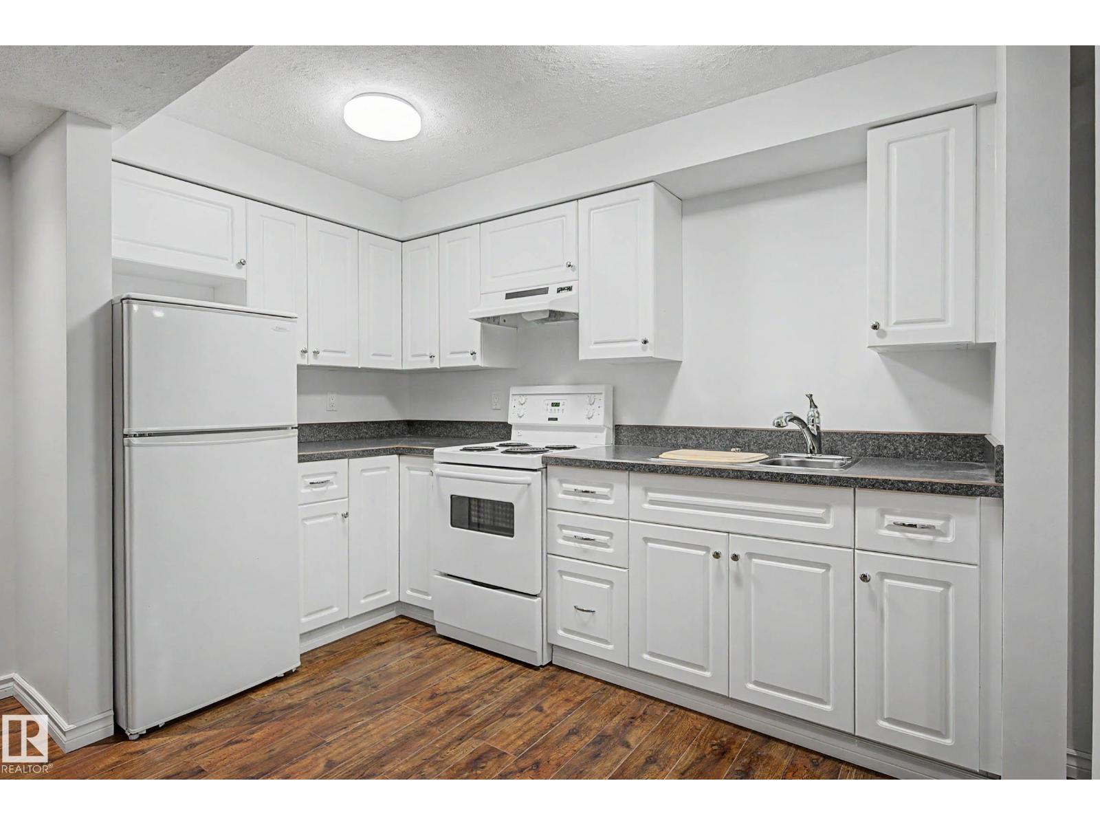 84 WOODLANDS RD, St. Albert