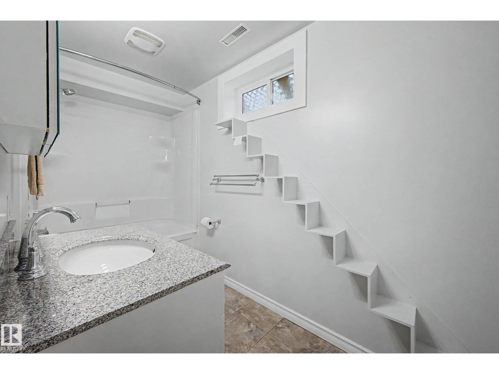 84 WOODLANDS RD, St. Albert