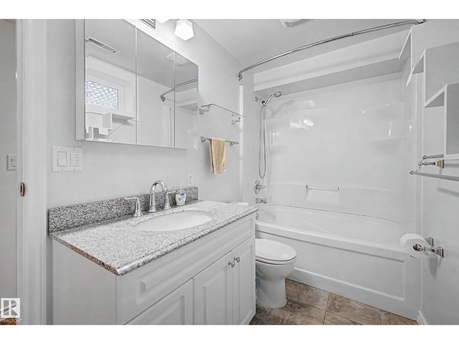 84 WOODLANDS RD, St. Albert