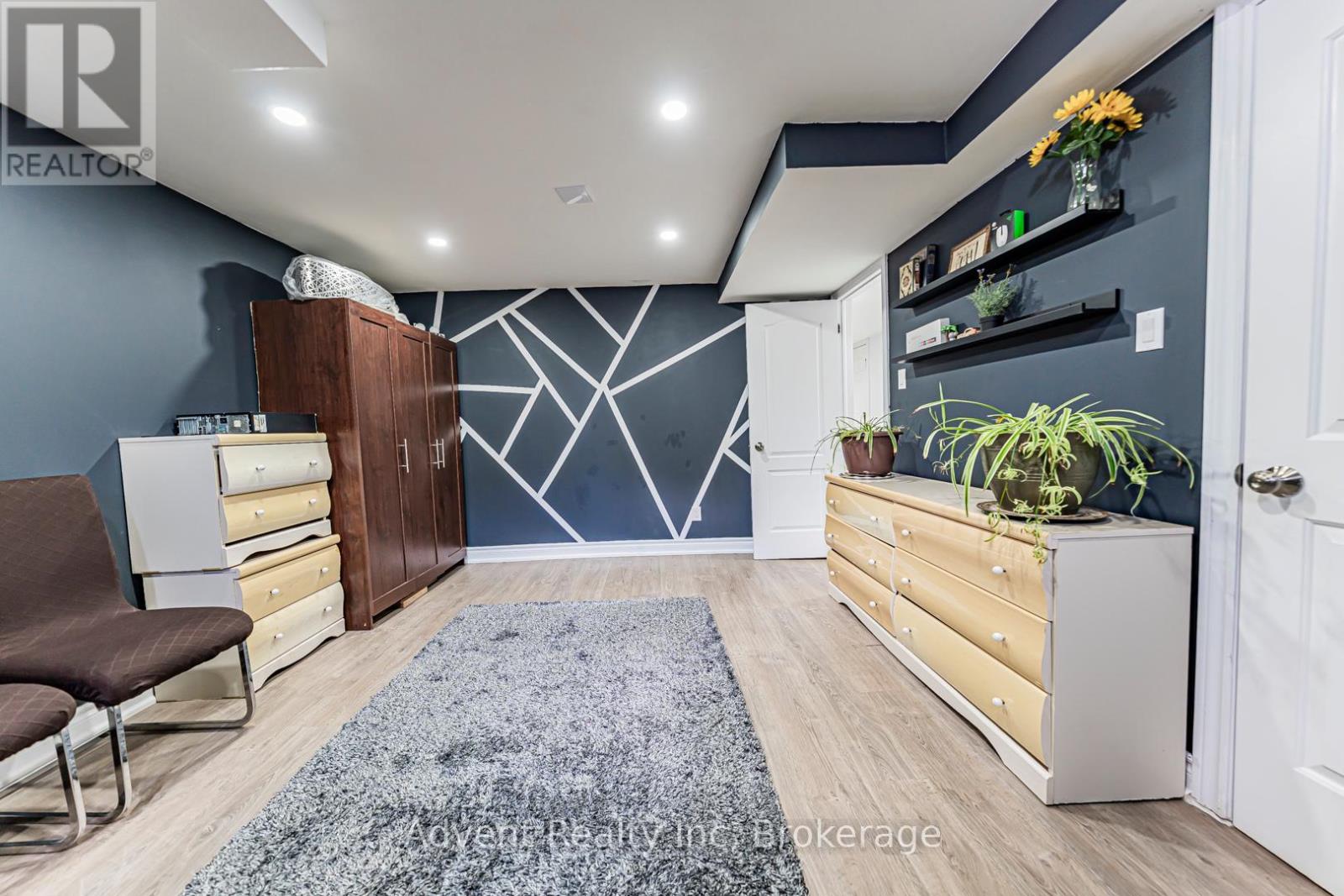 16 HIBBARD DRIVE - 42