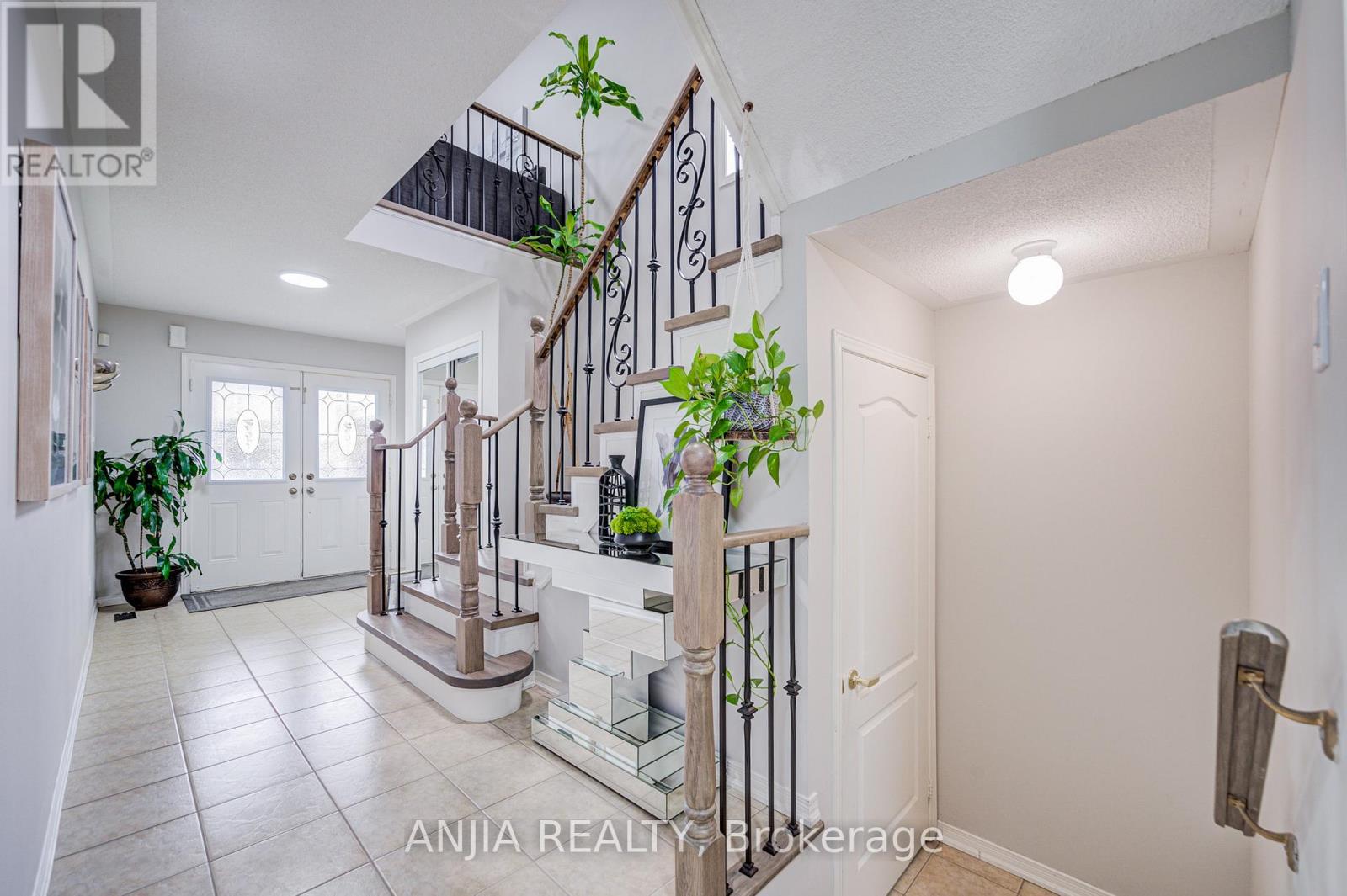 29 BUTTERWOOD LANE - 6