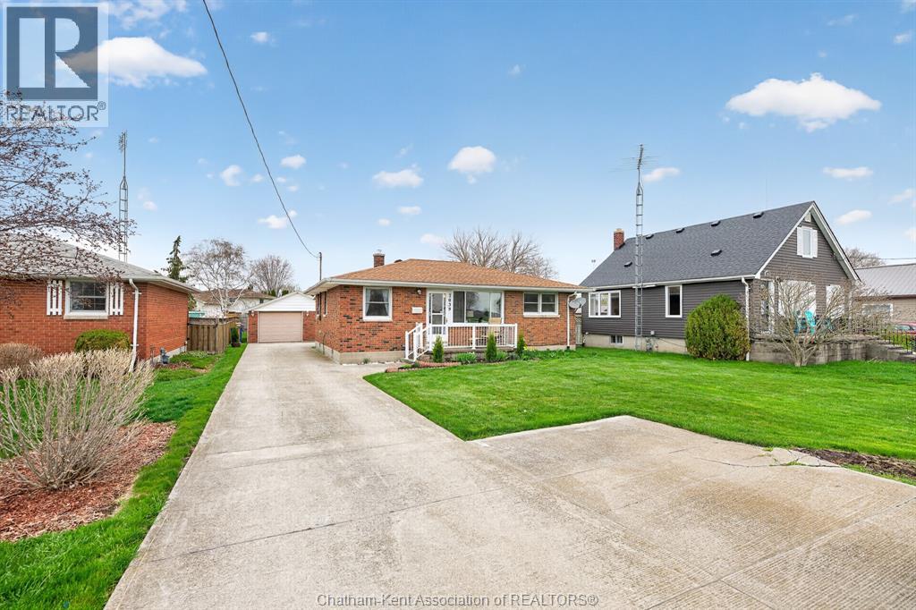 7039 BASE LINE, Wallaceburg, Ontario, N8A1A2 — Photo 2
