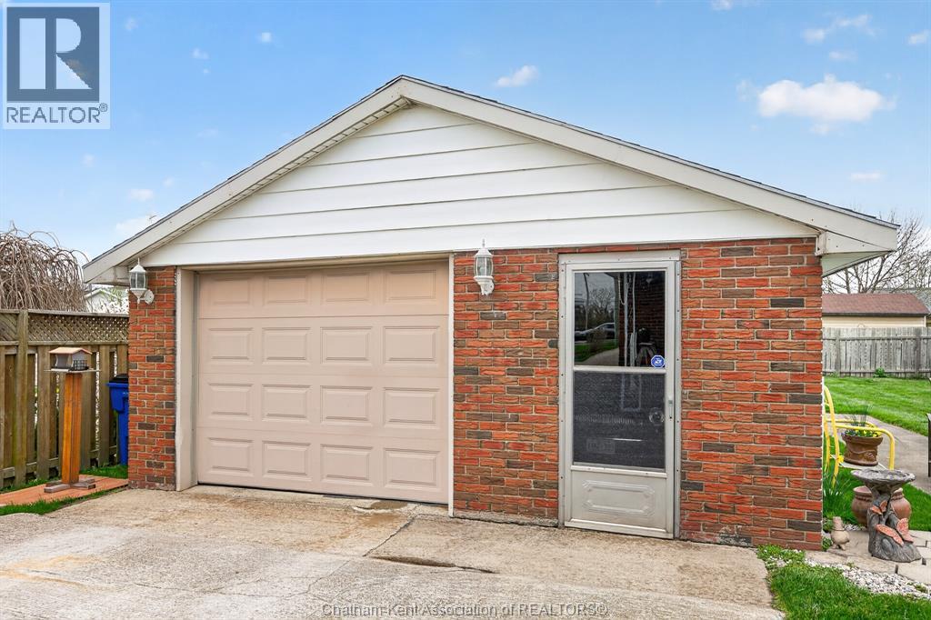 7039 BASE LINE, Wallaceburg, Ontario, N8A1A2 — Photo 35