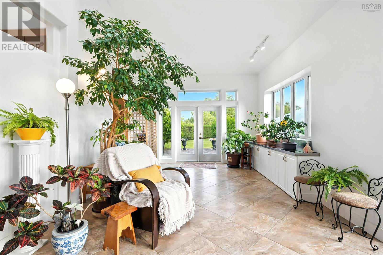 Property 16 of 49 of 9878 Main Street