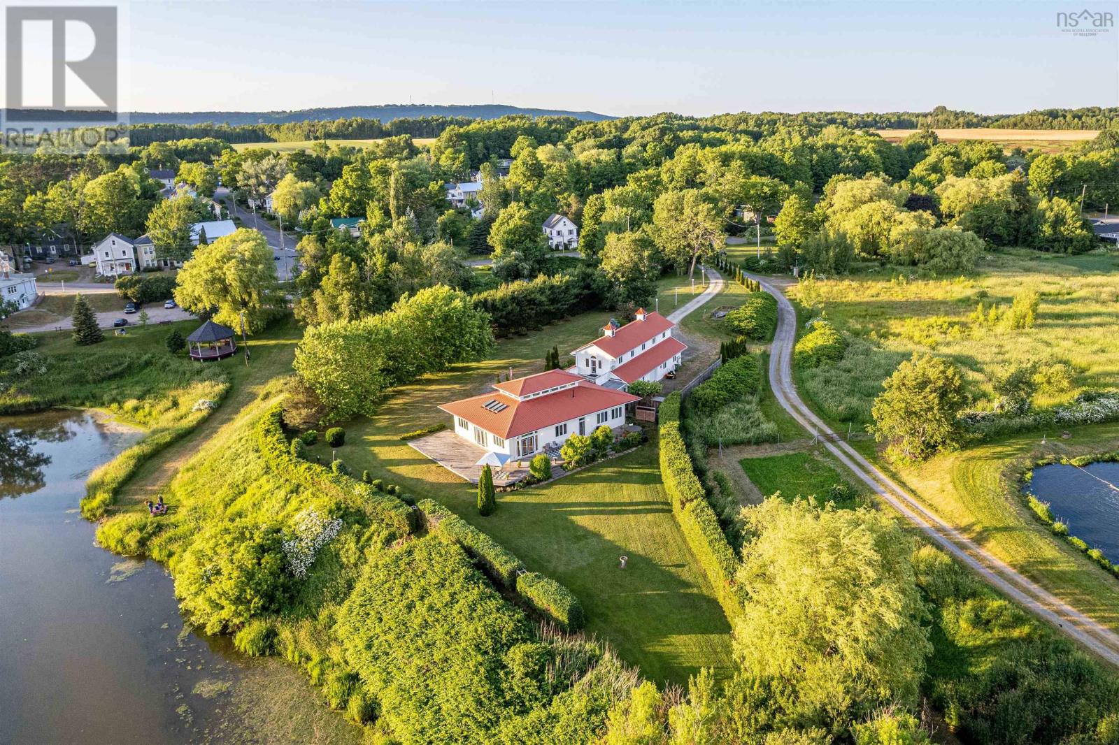 Property 48 of 49 of 9878 Main Street