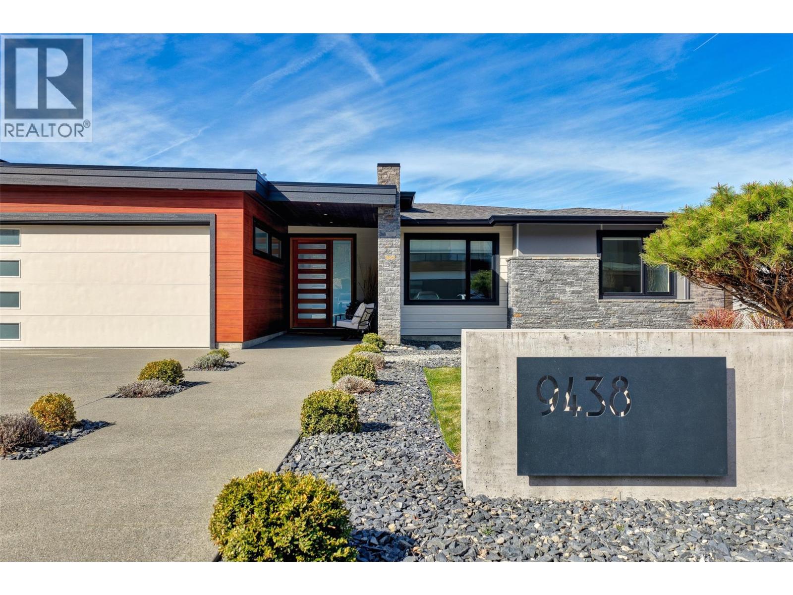 9438 Ledgestone Road, Lake Country