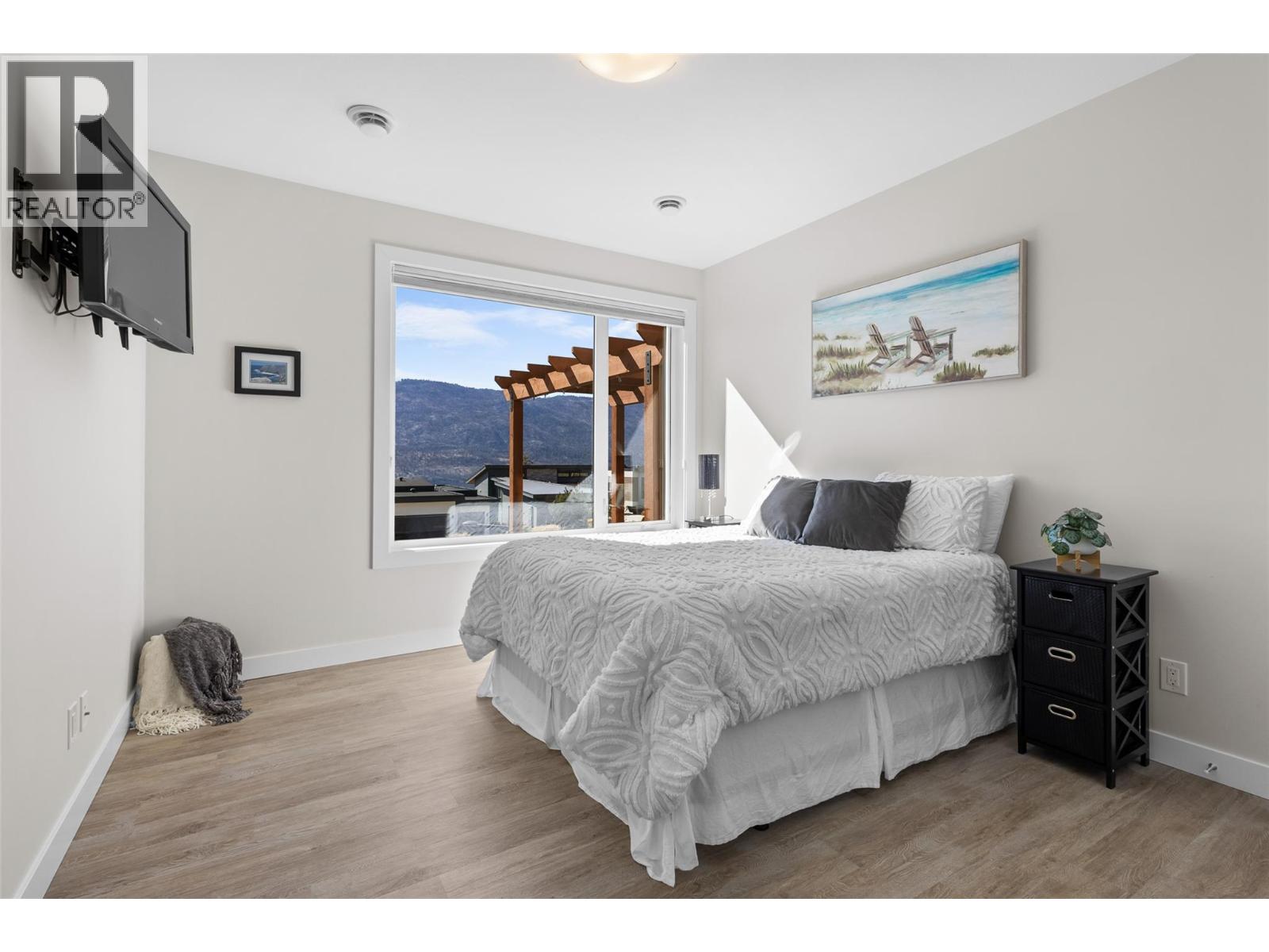 9438 Ledgestone Road, Lake Country
