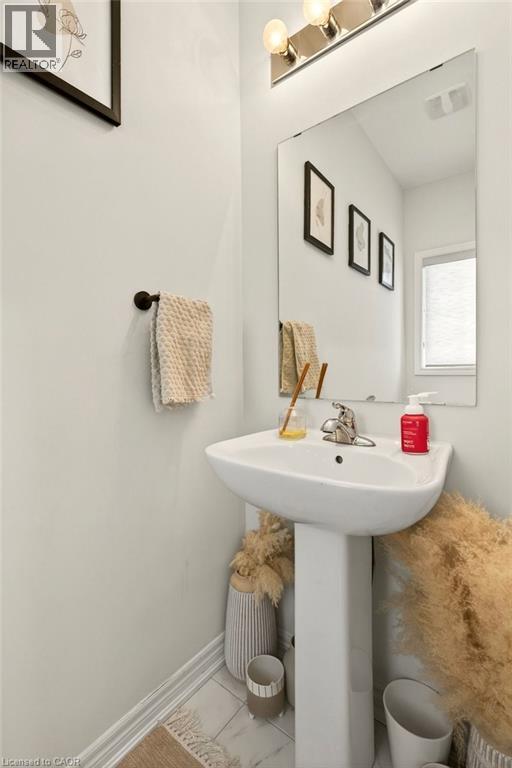 74 BOBOLINK Road, Hamilton, Ontario, L9A2P5 — Photo 5