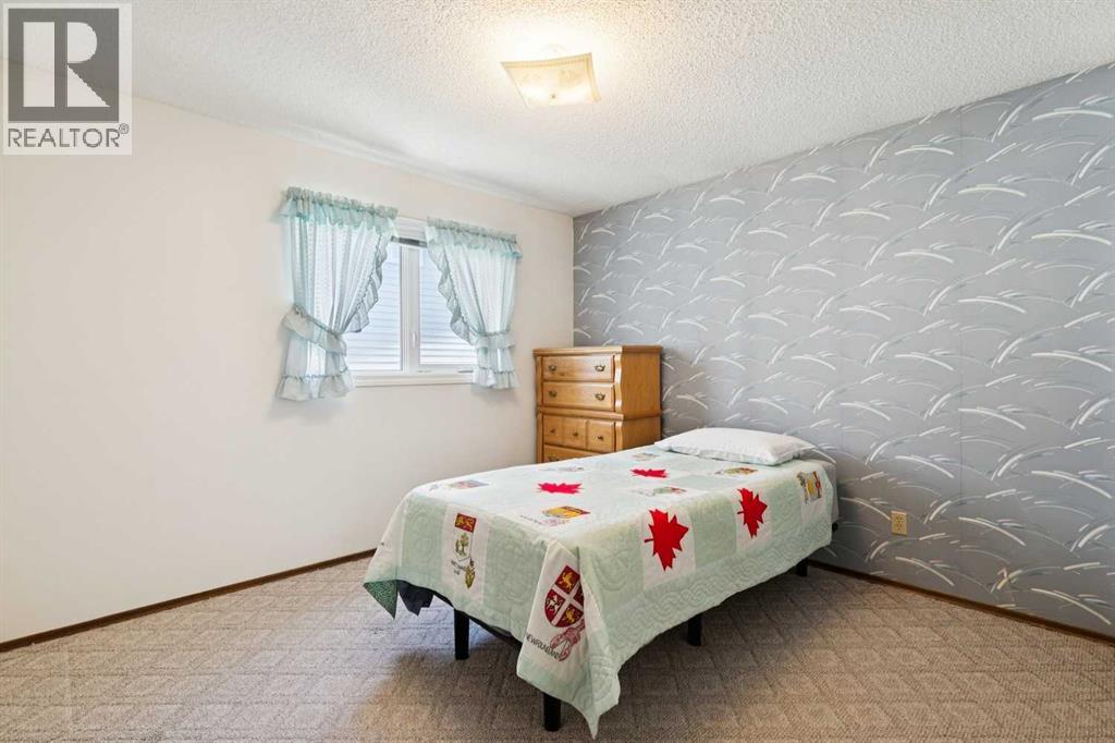 Single Family House 4 Level for Sale in   Avenue SW Woodbine Calgary 