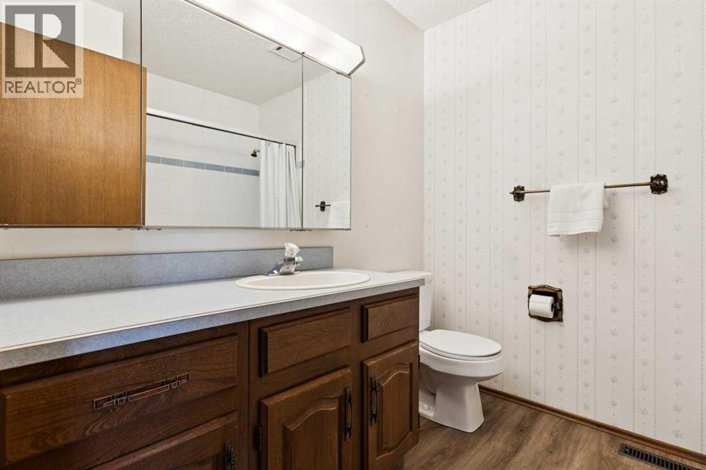 Single Family House 4 Level for Sale in   Avenue SW Woodbine Calgary 